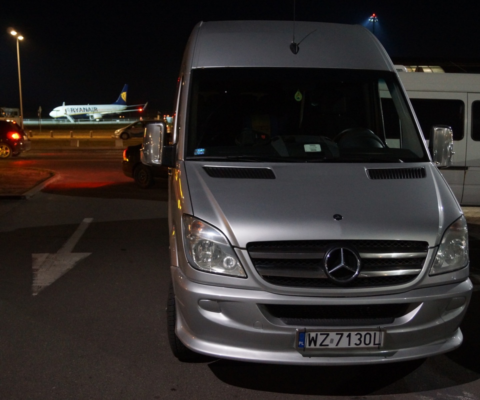 nocny transfer - dojazd na lotnisko Modlin